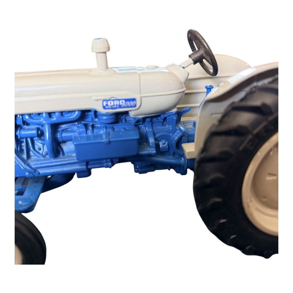 Ertl Ford 5000 Diesel Tractor 1/16 Scale Toy Blue Cream Diecast VTG Farm Good - Picture 5 of 13